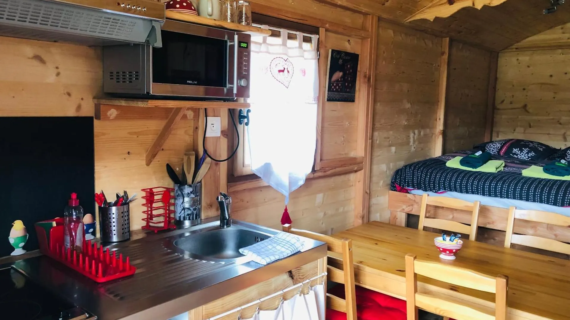 Camping, Hôtel De Plein Air Les Cariamas Châteauroux-les-Alpes