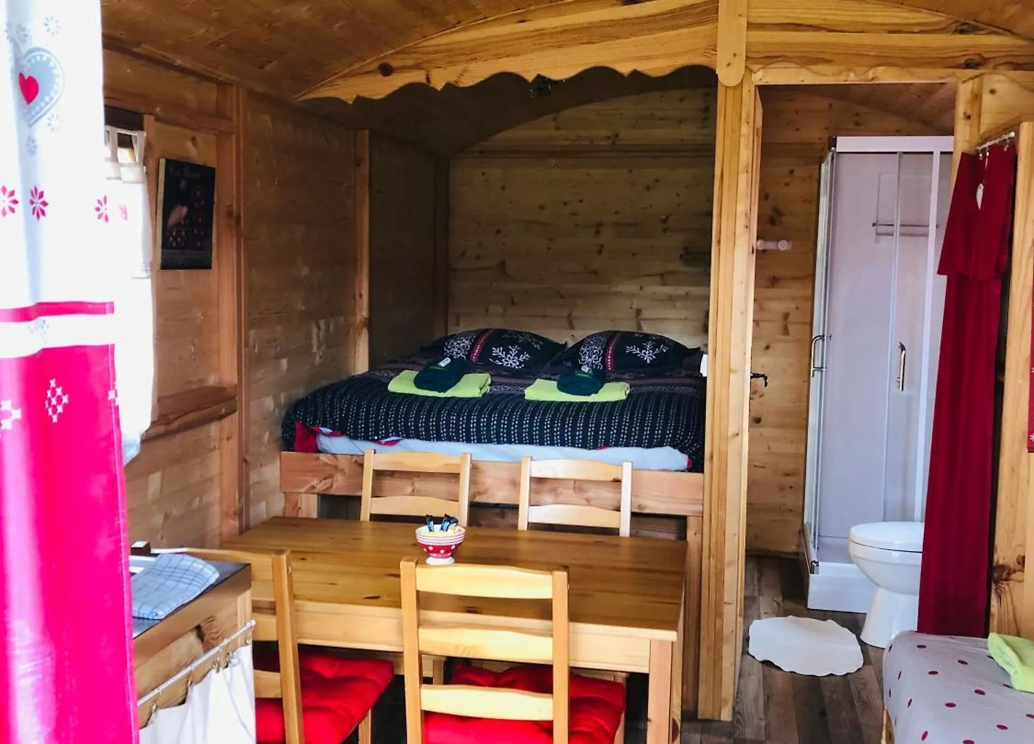 Camping, Hôtel De Plein Air Les Cariamas Châteauroux-les-Alpes Camping