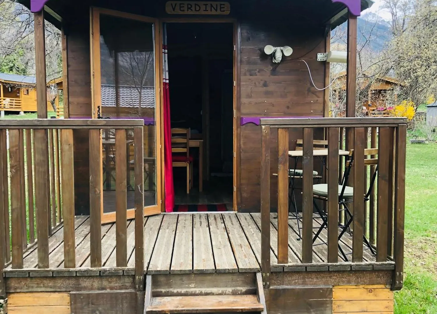 Camping, Hôtel De Plein Air Les Cariamas Châteauroux-les-Alpes