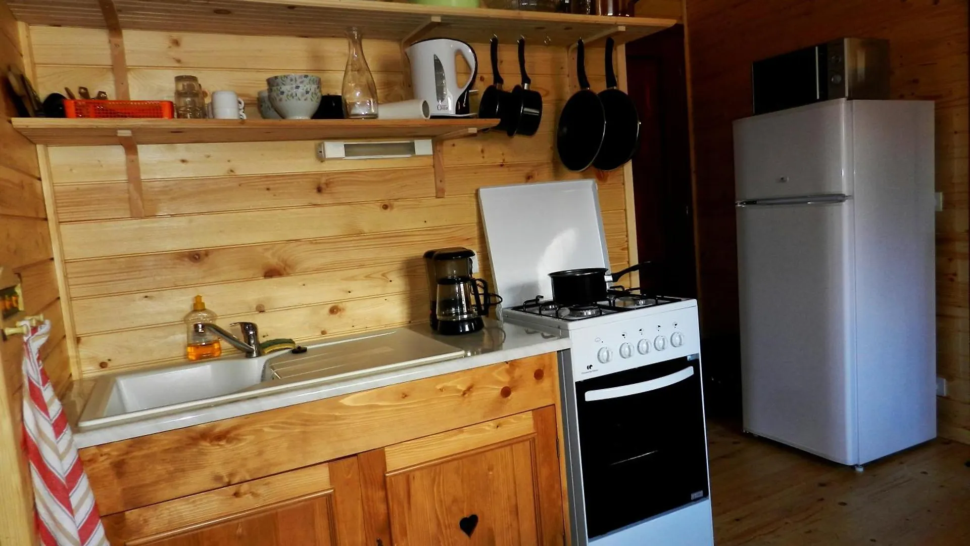 Camping, Hôtel De Plein Air Les Cariamas Châteauroux-les-Alpes Camping