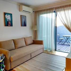 https://nice-duplex-apartment-with-free-pool-and-garage.hotels-lisbon-portugal.com