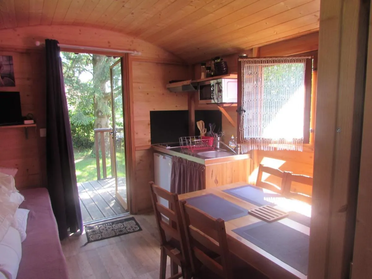 Camping, Hotel De Plein Air Les Cariamas Chateauroux-les-Alpes 3*,