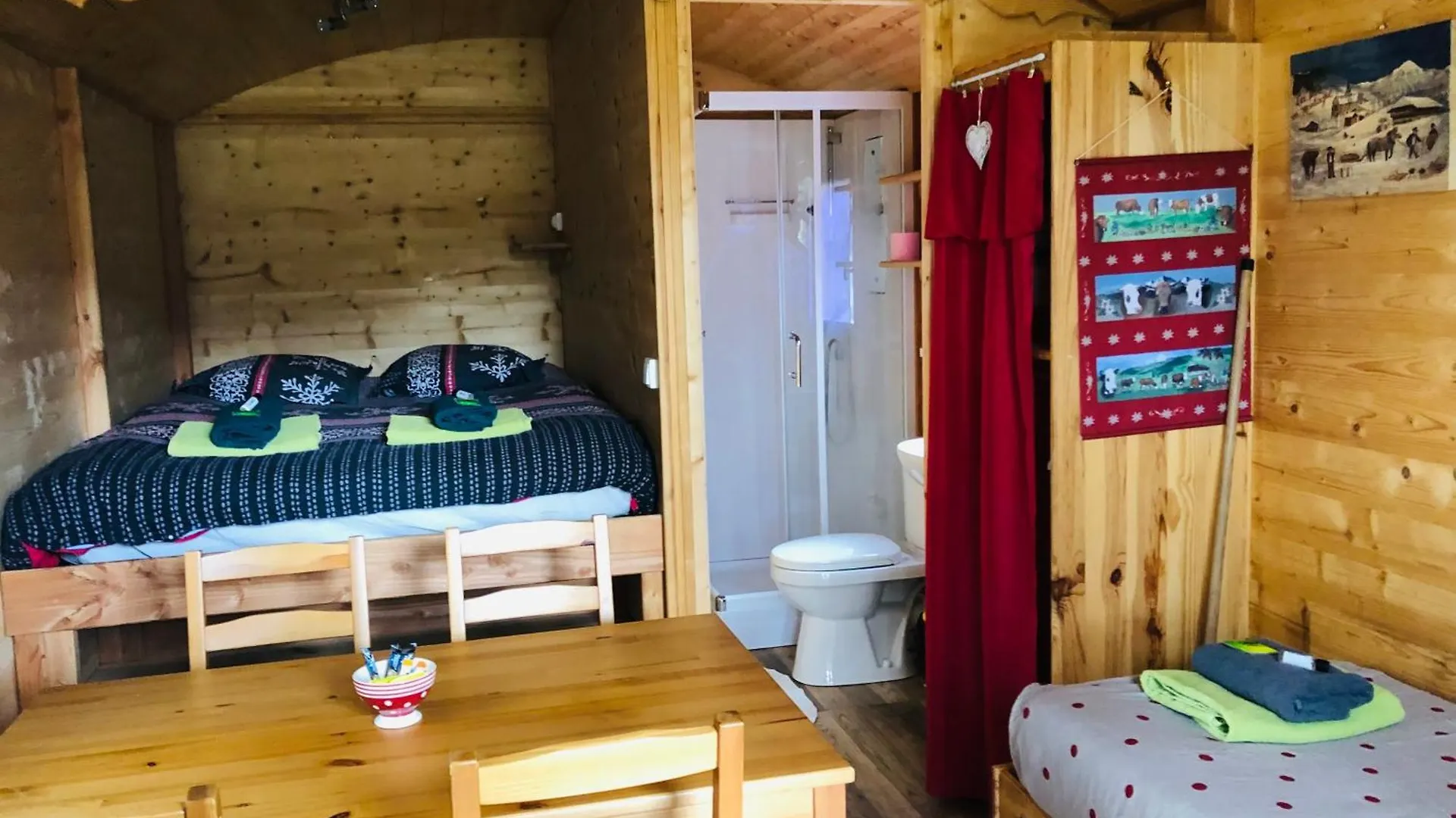 Camping, Hotel De Plein Air Les Cariamas Chateauroux-les-Alpes France