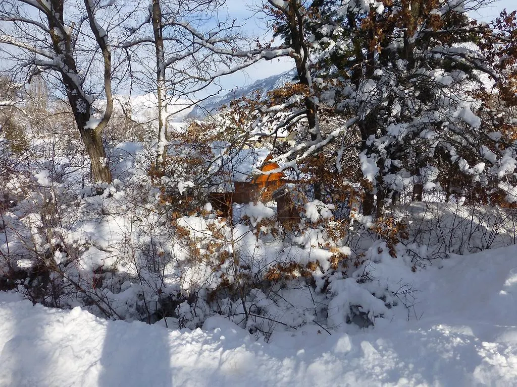 Camping, Hotel De Plein Air Les Cariamas Chateauroux-les-Alpes